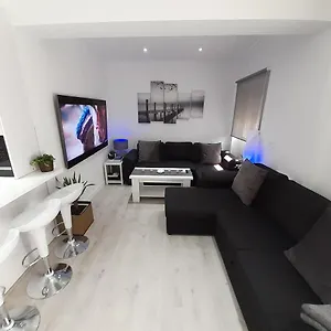 https://domotic-lux-apartment.es-andalucia.com
